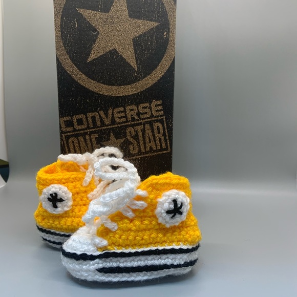 0-3 months. Hand made Converse like crochet booties. - Picture 2 of 4